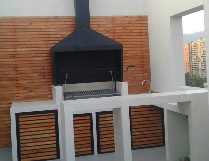 Pérgola bioclimática en Vitacura con lamas orientables y domótica